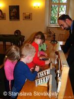 * Z DĚNÍ VE MĚSTĚ