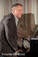 * Z DĚNÍ VE MĚSTĚ